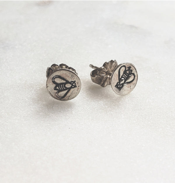 sterling silver stud earrings stamped with a honeybee by kbeau jewelry