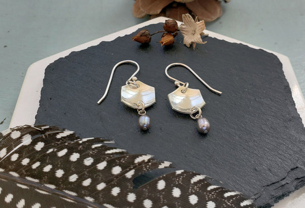 Curved hexagon earrings