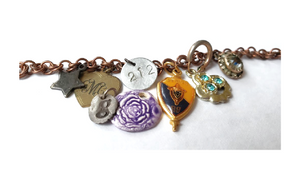 a variety of items that can be used as charms on a bracelet from kbeau