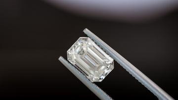 emerald cut diamond link to blog about four Cs of diamonds cut clarity color carat