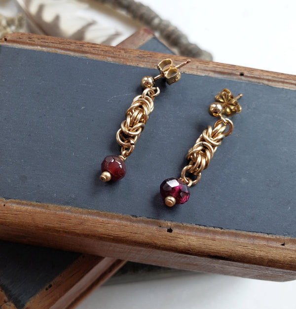 Gold earrings in byzantine pattern with amethyst drops