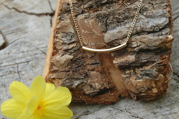 Golden curve necklace