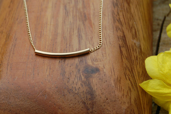 Golden curve necklace