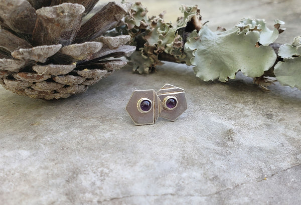Hexagon with lines and gemstone